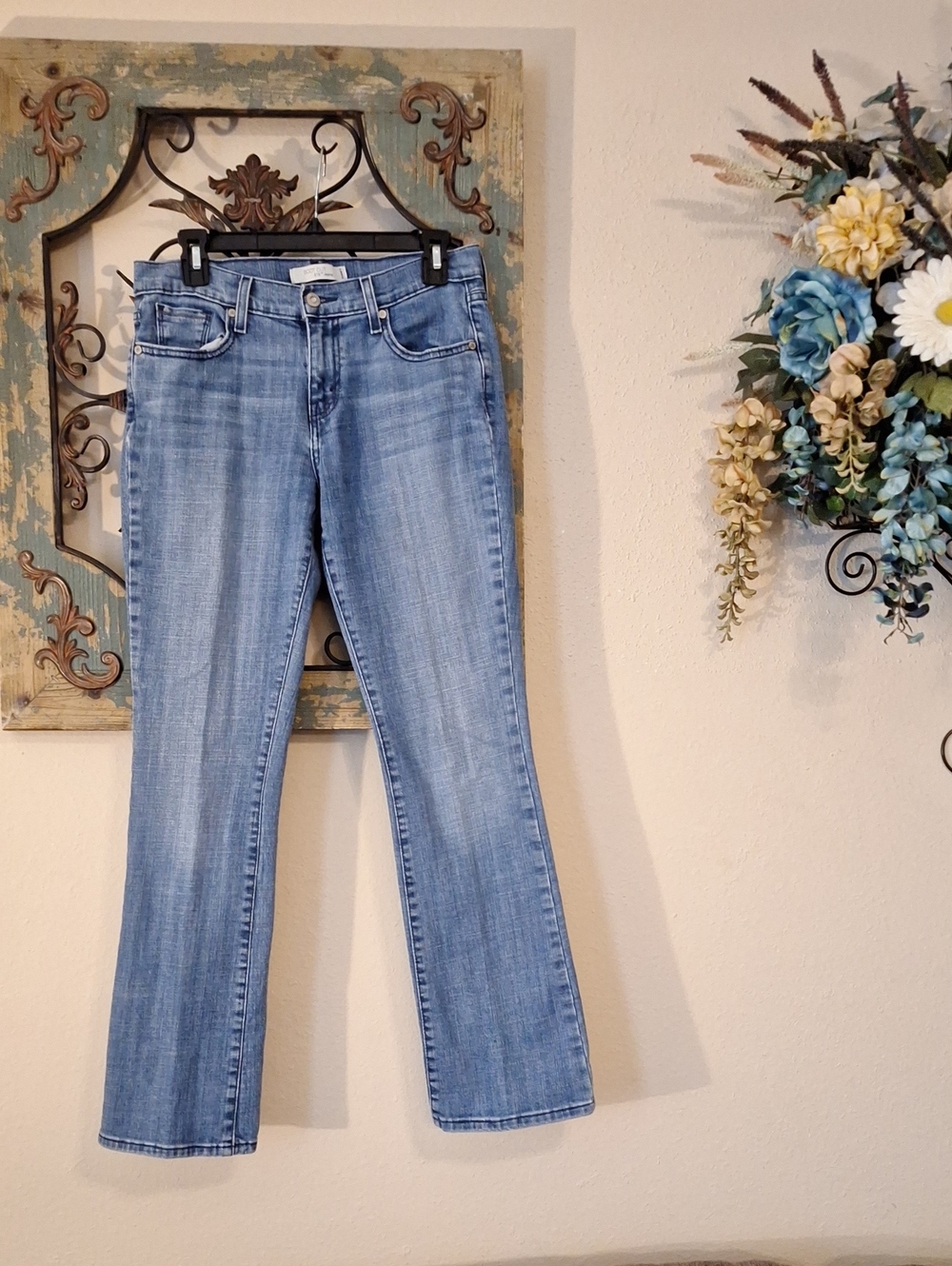 🔥🔥CLEARANCE🔥🔥 Levi's Light Blue Boot Cut Jeans. Size 6